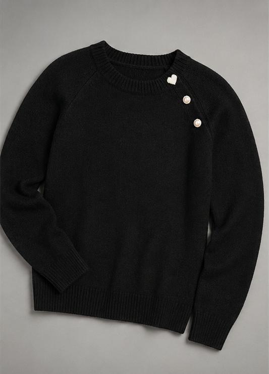 Strickpullover mit Perlknöpfen